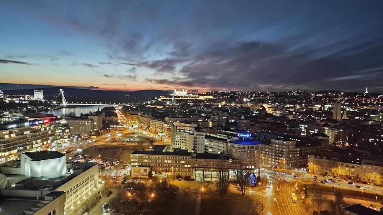Panorama - Sunset And Castle View, 22Nd Floor, Garage, Ac Apartment Bratislava Luaran gambar